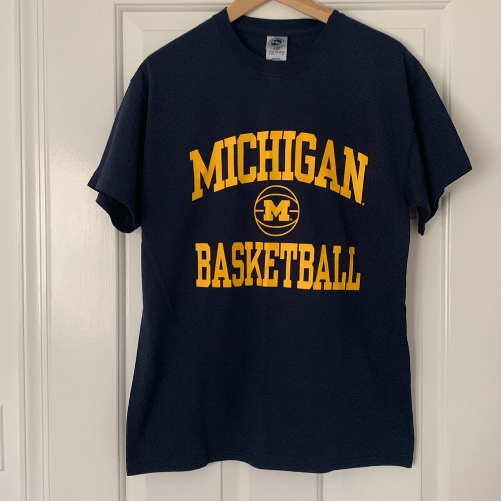 U Michigan Basketball New Agenda NCAA Heavy Cotton NWT